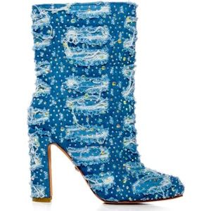 Women trendy heeled boots